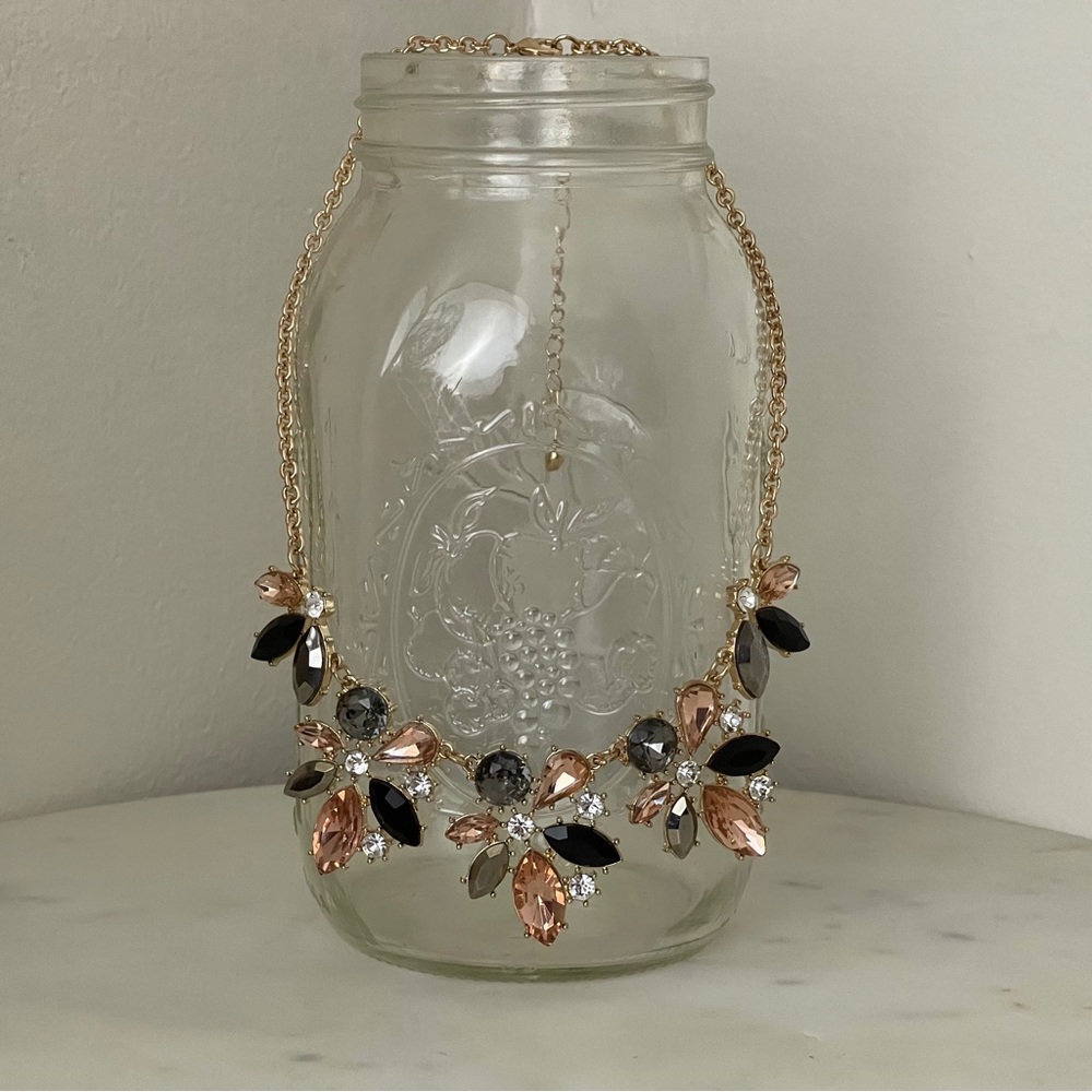 Banana republic gold tone necklace.